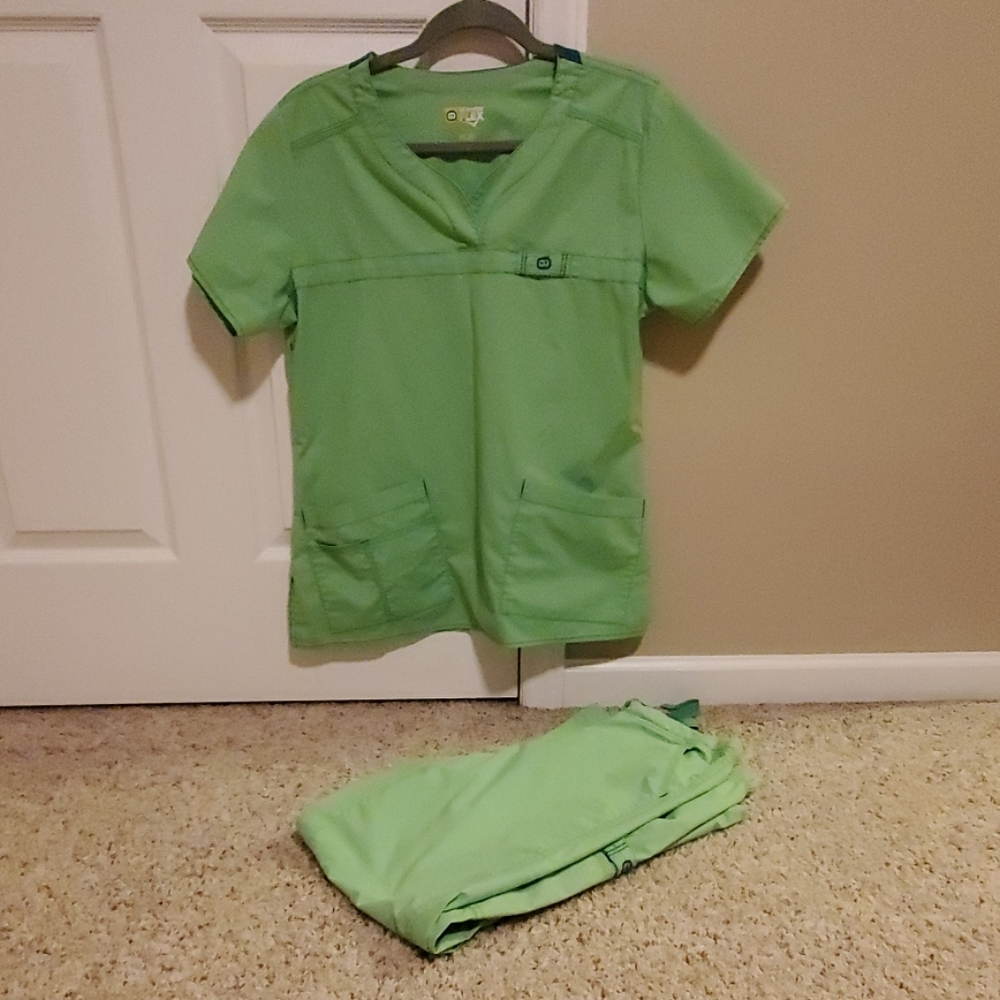 wonder flex scrub set.